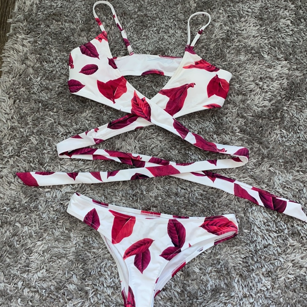 Bikini - Picture 3 of 4